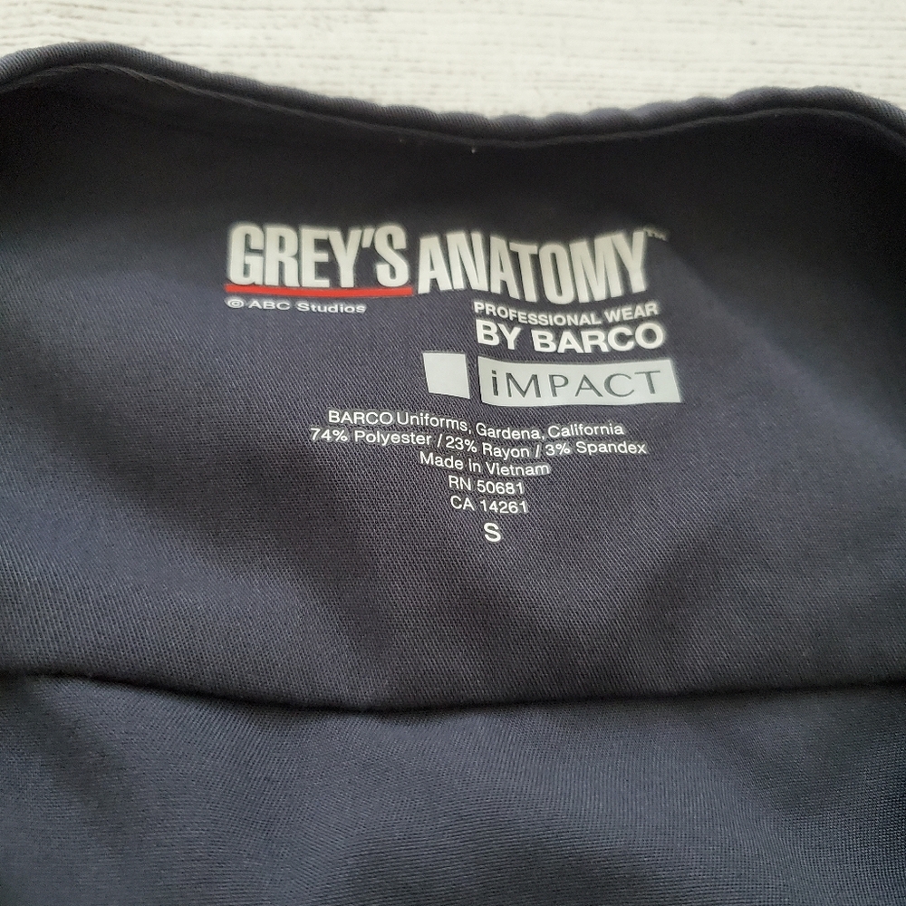 Greys Anatomy Women's charcoal grey scrub top. Size small. - Picture 7 of 9